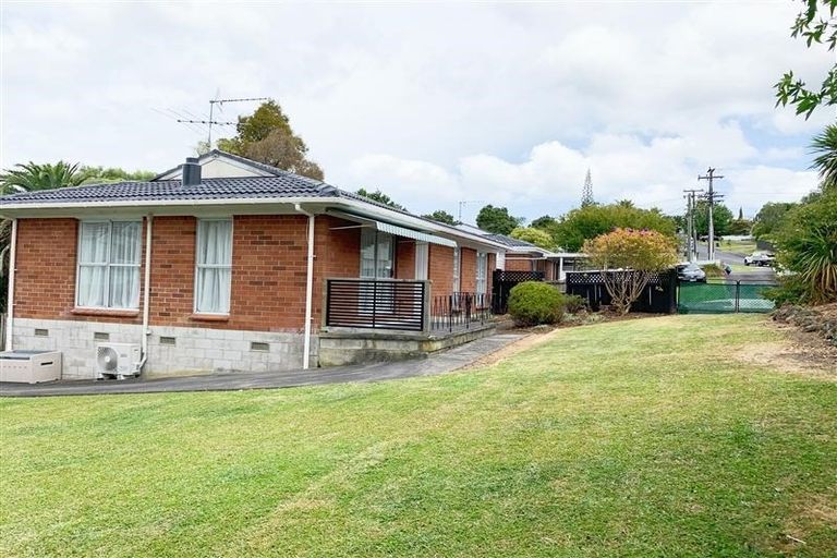 Photo of property in 2/14 Claridge Street, Glen Eden, Auckland, 0602