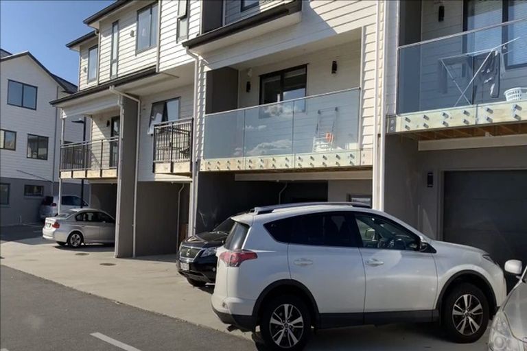 Photo of property in 8 Lilac Lane, Oteha, Auckland, 0632