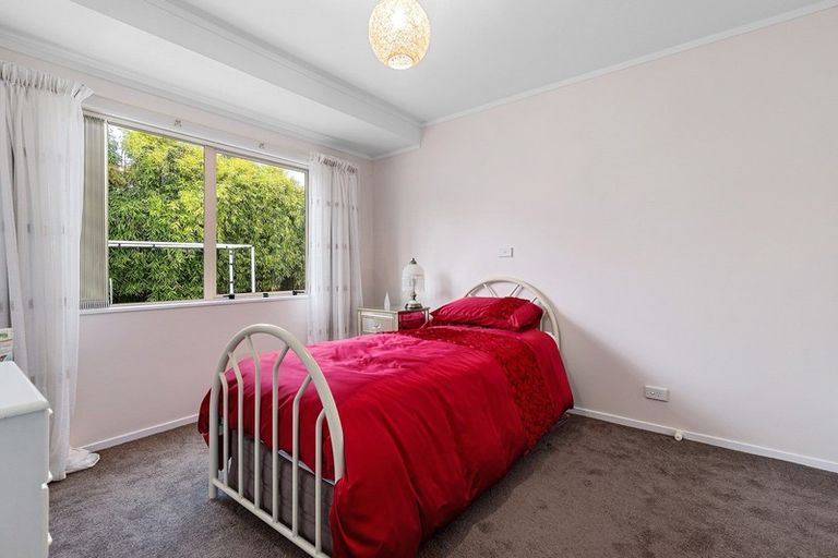 Photo of property in 47 Waiwherowhero Drive, St Andrews, Hamilton, 3200