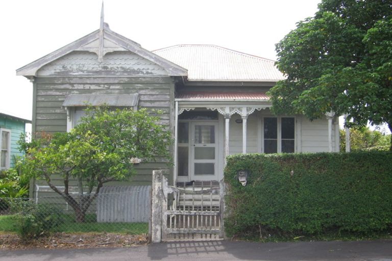 Photo of property in 15 School Road, Morningside, Auckland, 1021