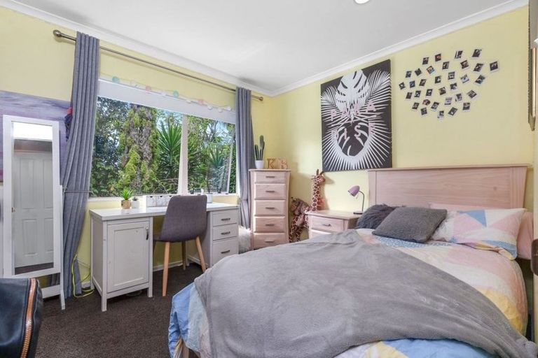 Photo of property in 20 Kate Sheppard Avenue, Torbay, Auckland, 0630