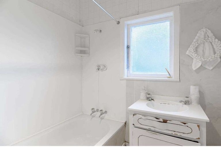 Photo of property in 1/16 Karaka Street, New Lynn, Auckland, 0600