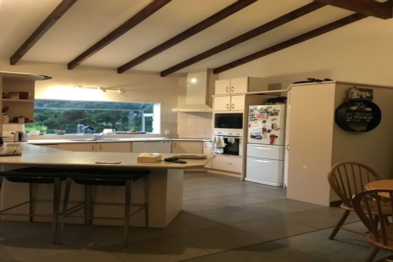 Photo of property in 498 Stokes Valley Road, Stokes Valley, Lower Hutt, 5019