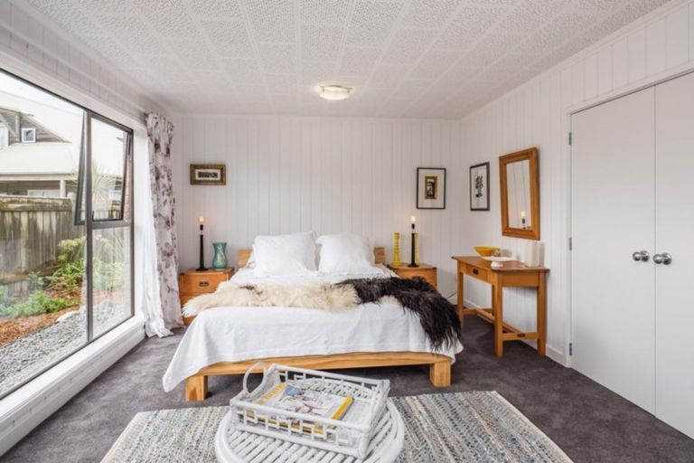 Photo of property in 106 Field Way, Waikanae Beach, Waikanae, 5036