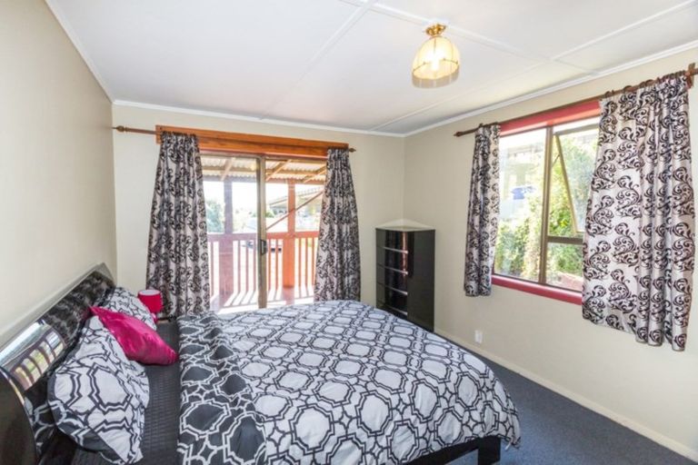 Photo of property in 92 Tremewan Street, Tawa, Wellington, 5028