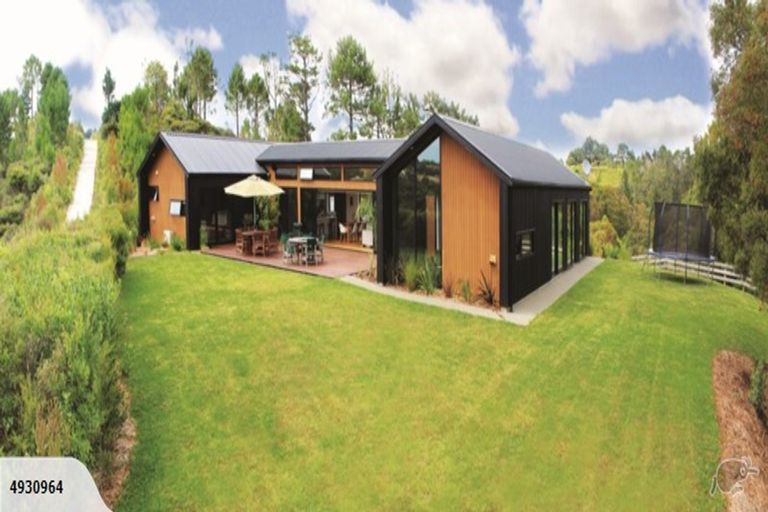 Photo of property in 1237 East Coast Road, Redvale, Albany, 0794