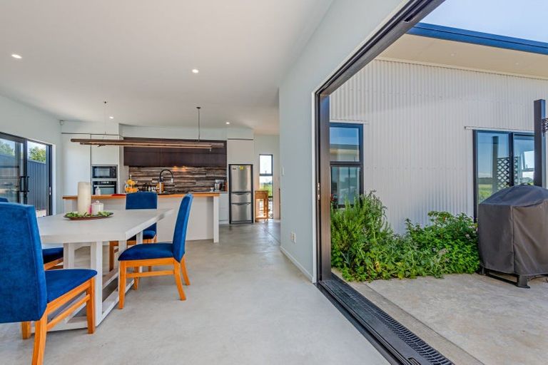 Photo of property in 858d Rangiotu Road, Rangiotu, Palmerston North, 4477