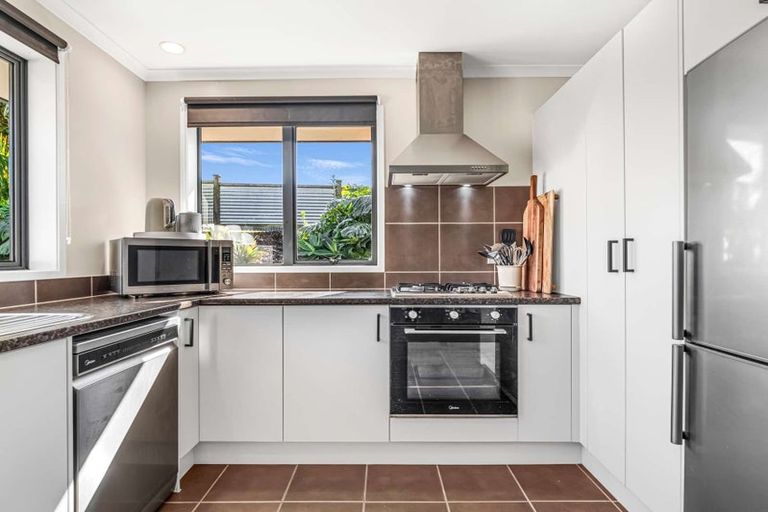 Photo of property in 12 Bella Villa Drive, Waiuku, 2123