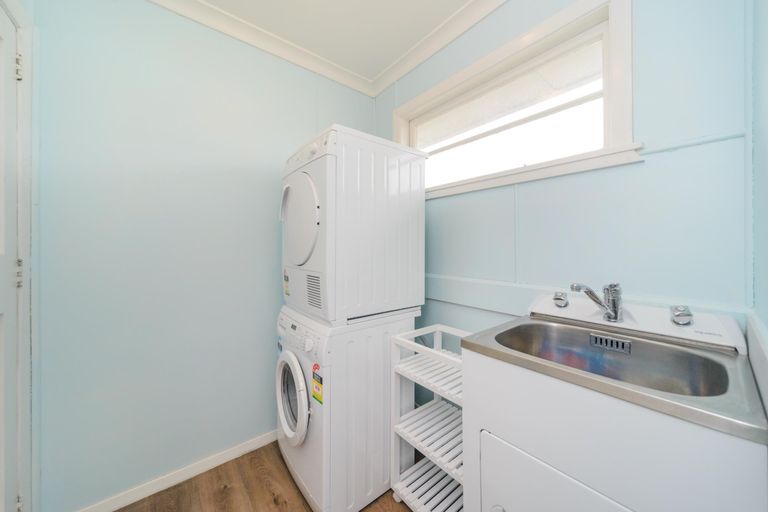 Photo of property in 28 Vernon Avenue, Takaro, Palmerston North, 4412