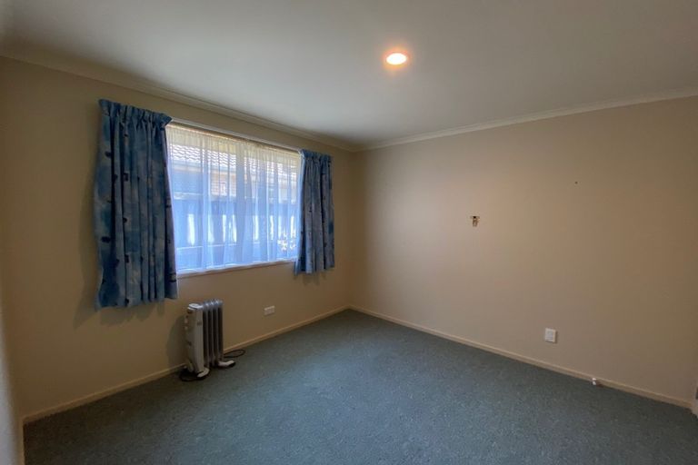 Photo of property in 1 Gardenia Close, Melville, Hamilton, 3206