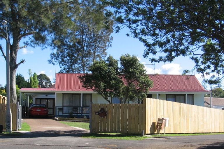 Photo of property in 23 Glucina Place, Glen Eden, Auckland, 0602