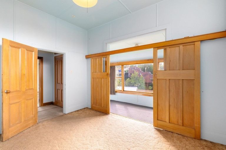 Photo of property in 13 Hawkhurst Road, Lyttelton, 8082