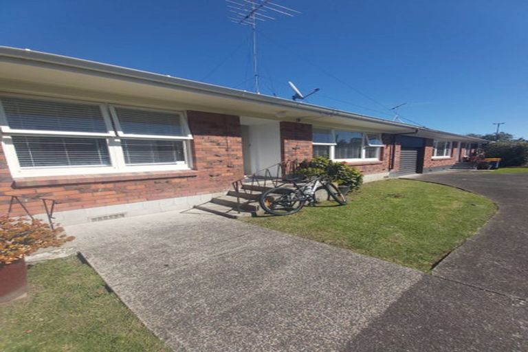 Photo of property in 2/766 Beach Road, Browns Bay, Auckland, 0630