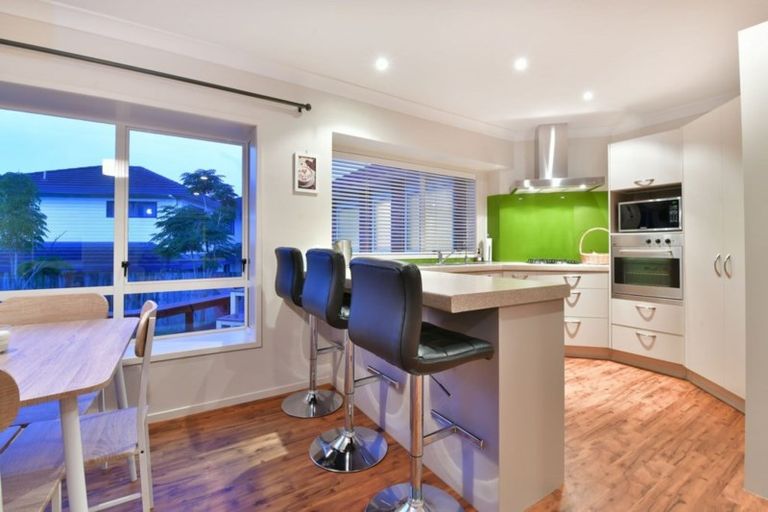 Photo of property in 12 Astor Place, Orewa, 0931