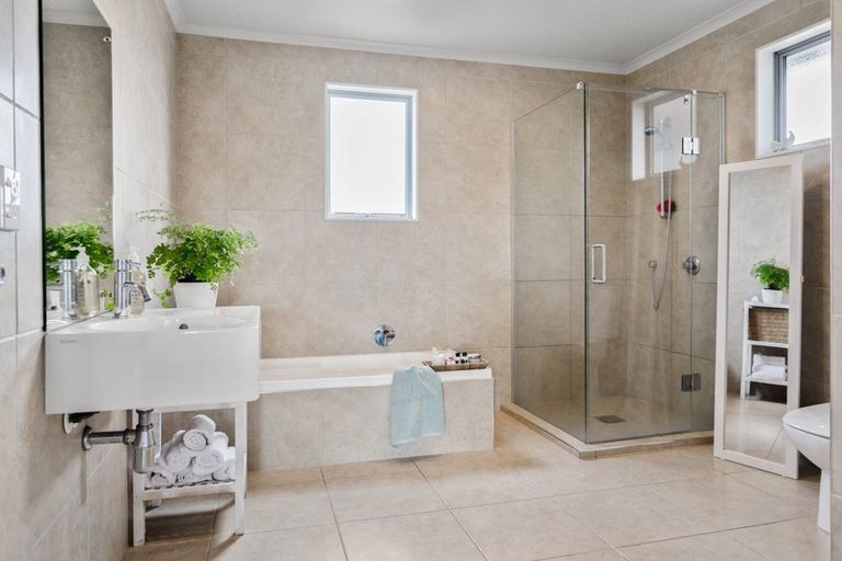 Photo of property in 13 Rangi Avenue, Schnapper Rock, Auckland, 0632