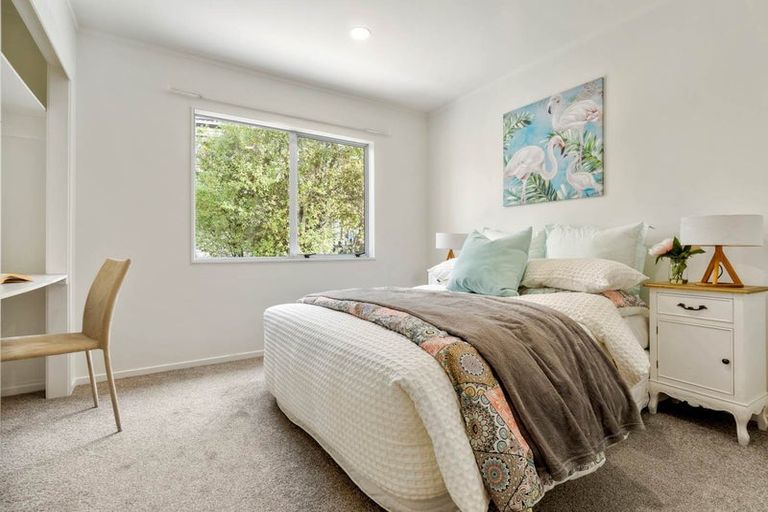Photo of property in 2/6 Bellbird Rise, Murrays Bay, Auckland, 0630