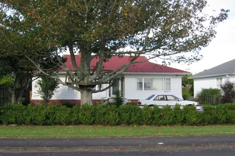 Photo of property in 9 Helga Crescent, Te Atatu Peninsula, Auckland, 0610
