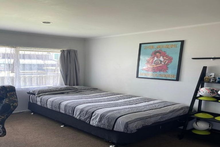 Photo of property in 1/1 Ballater Place, Highland Park, Auckland, 2010