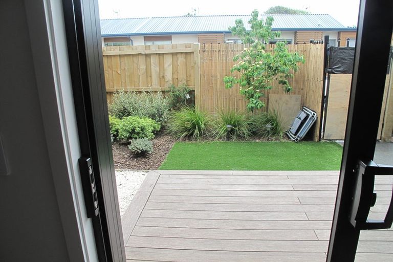 Photo of property in 2/21 Siddal Place, Richmond, Christchurch, 8013