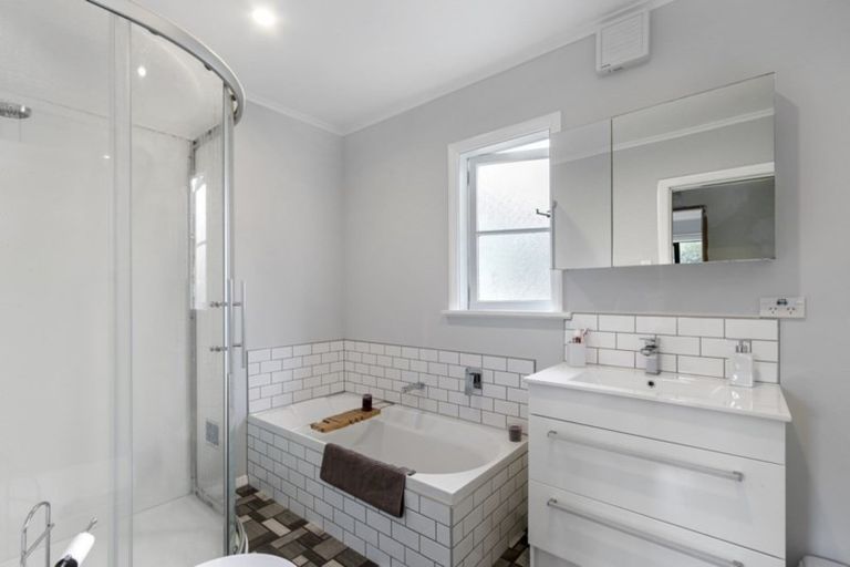 Photo of property in 29 Gibbs Crescent, Wainuiomata, Lower Hutt, 5014