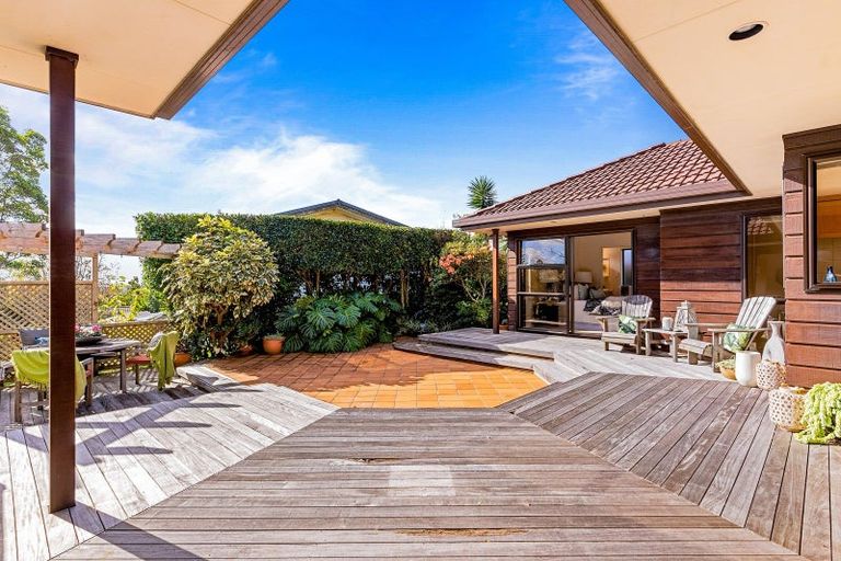 Photo of property in 24 Bert Wilson Place, Cockle Bay, Auckland, 2014