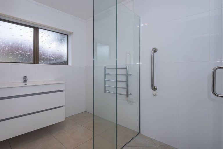 Photo of property in 27 Kamo Road, Regent, Whangarei, 0112