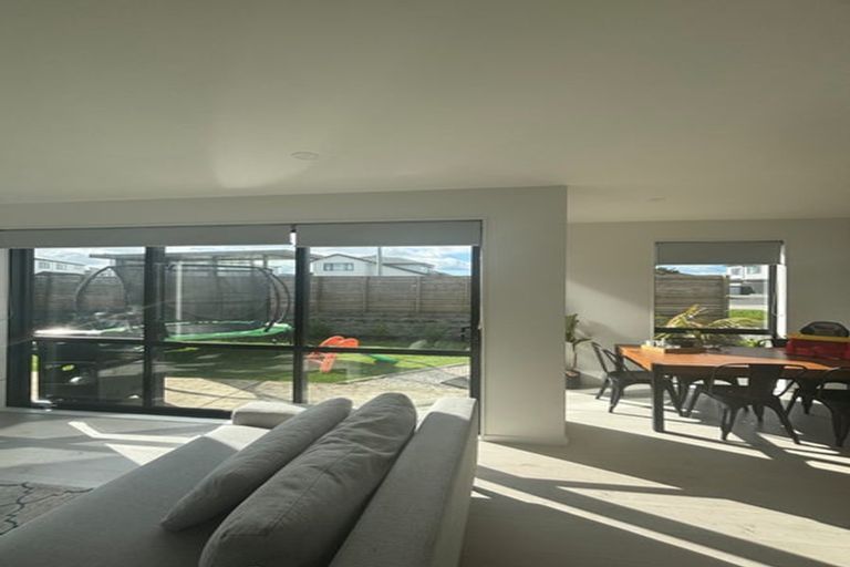 Photo of property in 53 Sunnyheights Road, Orewa, 0931