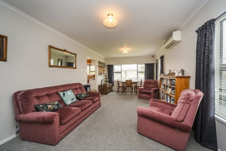Photo of property in 1 Cohen Place, Milson, Palmerston North, 4414