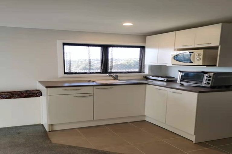 Photo of property in 12 Fenton Terrace, Cockle Bay, Auckland, 2014