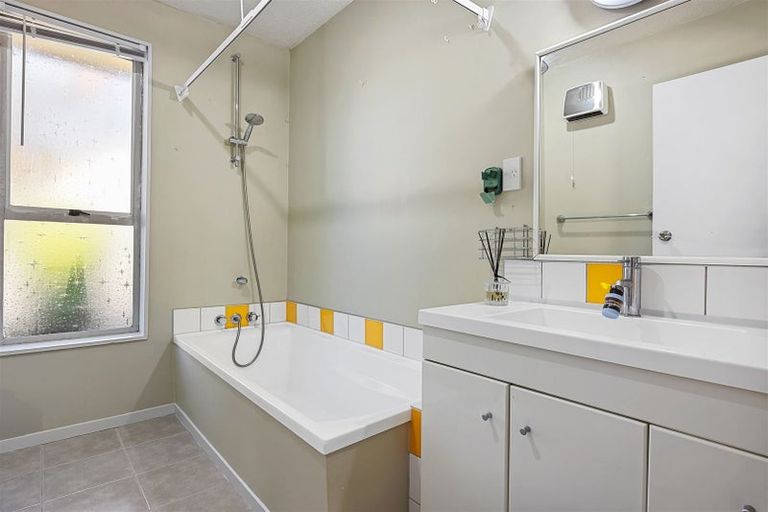 Photo of property in 5 Mckellar Place, Hornby, Christchurch, 8042