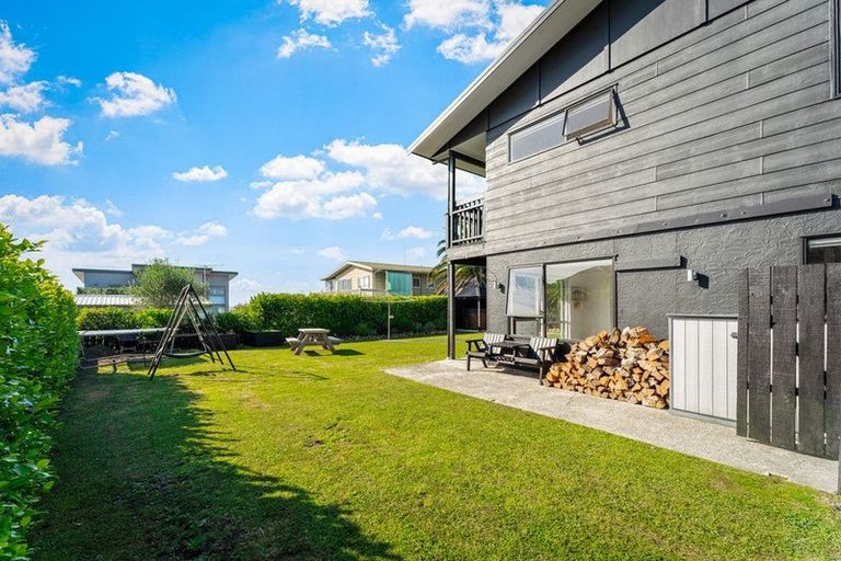 Photo of property in 10 Hinemoa Place, Snells Beach, 0920