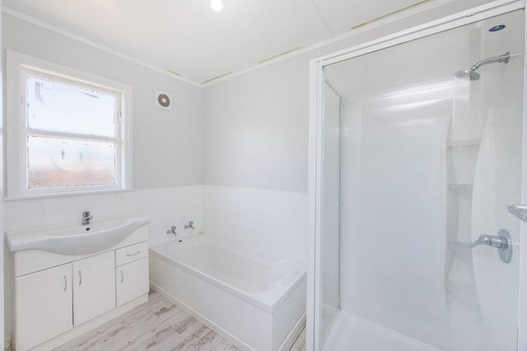 Photo of property in 3 Ellesmere Crescent, Highbury, Palmerston North, 4412