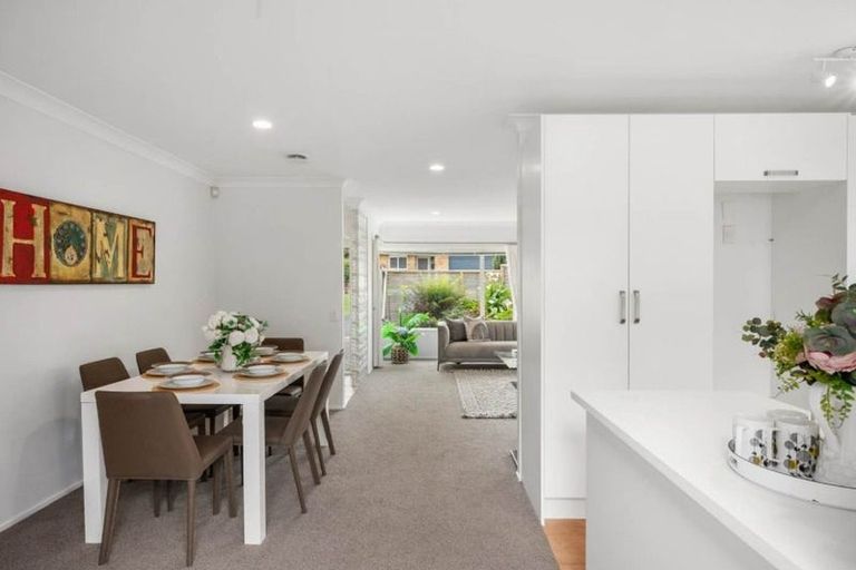 Photo of property in 2/12 Nakhle Place, Manurewa, Auckland, 2105