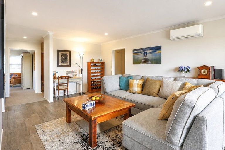 Photo of property in 37 Harding Drive, Papamoa Beach, Papamoa, 3118