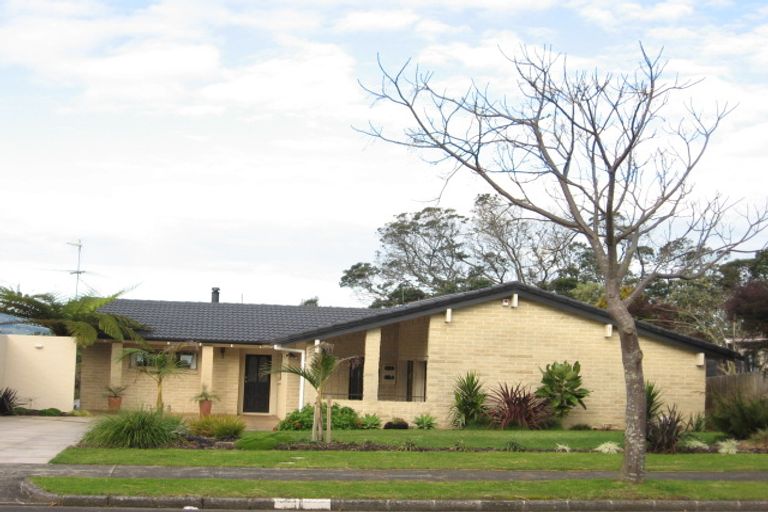 Photo of property in 106 Carnoustie Drive, Wattle Downs, Auckland, 2103