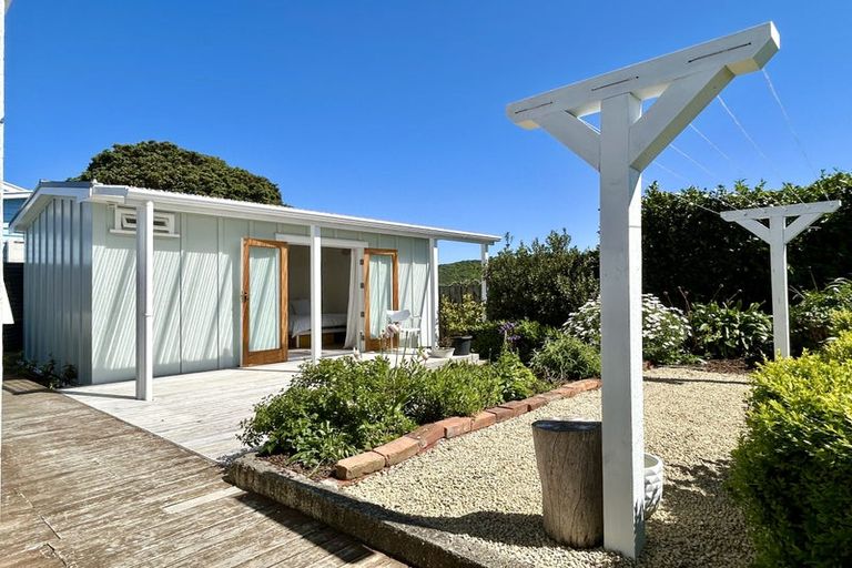 Photo of property in 56 Edinburgh Terrace, Berhampore, Wellington, 6023