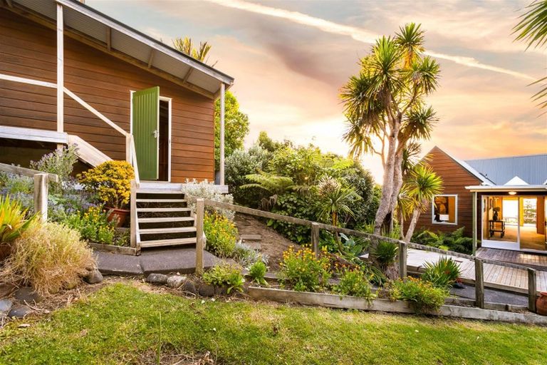 Photo of property in 28 Edwin Mitchelson Road, Muriwai, Waimauku, 0881