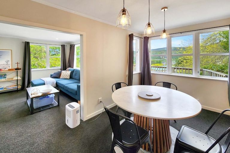 Photo of property in 16 Manor Drive, Stokes Valley, Lower Hutt, 5019