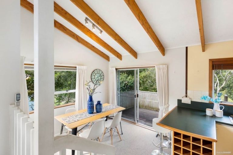 Photo of property in 62 Easton Park Parade, Glenfield, Auckland, 0629