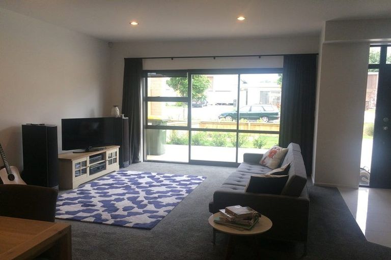 Photo of property in 27 Popokatea Drive, Takanini, 2112