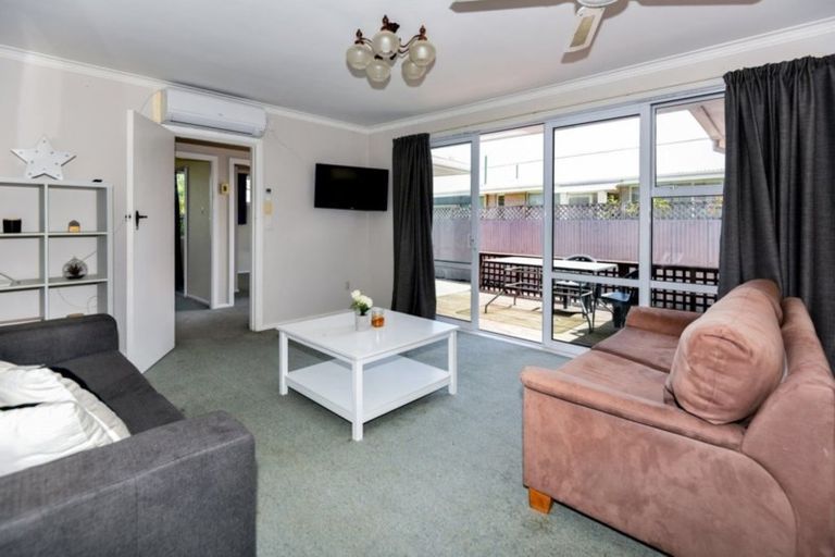 Photo of property in 64 Daniels Road, Redwood, Christchurch, 8051