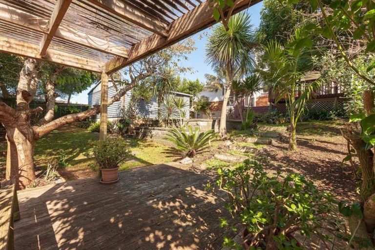 Photo of property in 80 Crawford Avenue, Mangere Bridge, Auckland, 2022