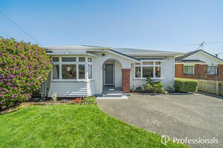 Photo of property in 18 Birdwood Road, Waterloo, Lower Hutt, 5011