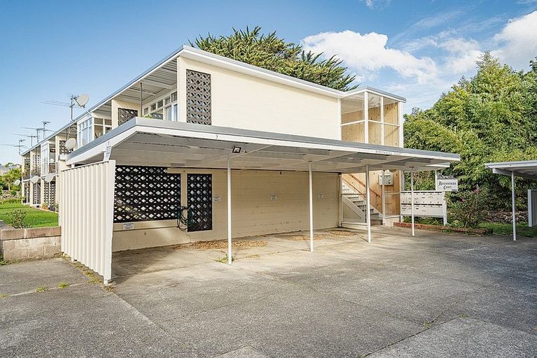 Photo of property in Balmoral Court, 2/130a Balmoral Road, Mount Eden, Auckland, 1024