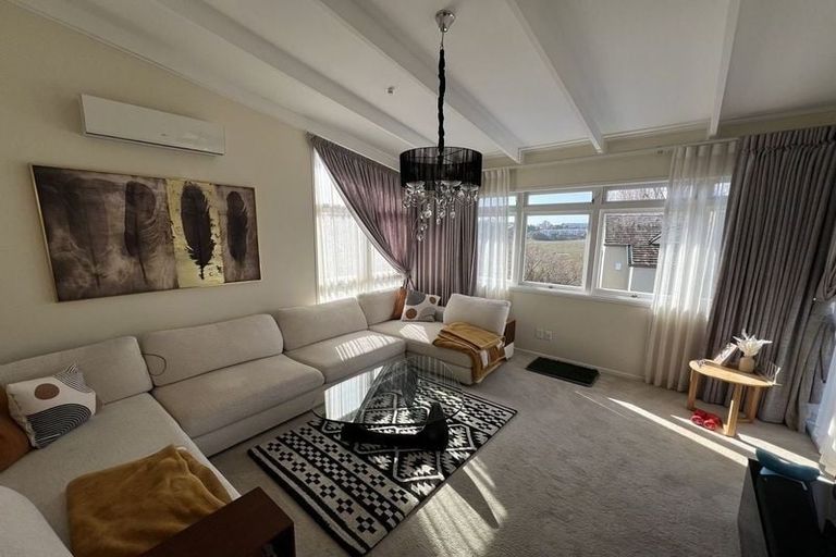 Photo of property in 1/44 Deuxberry Avenue, Northcote, Auckland, 0627