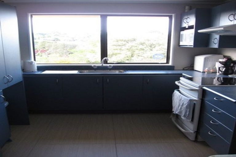 Photo of property in 1/4 Elizabeth Drive, West Harbour, Auckland, 0618