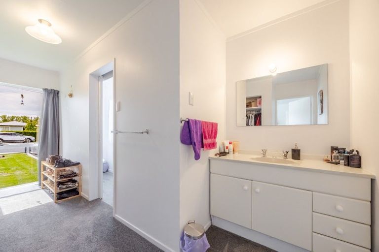 Photo of property in 38 Francis Drake Street, Waipukurau, 4200