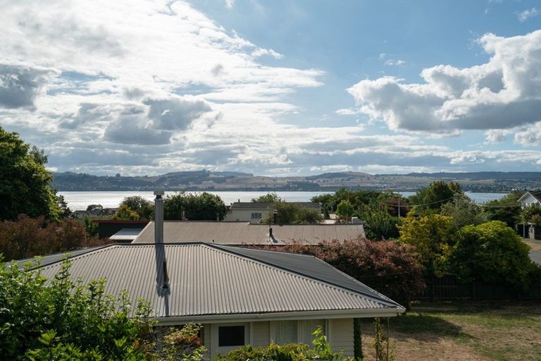 Photo of property in 19 Ingle Avenue, Waipahihi, Taupo, 3330