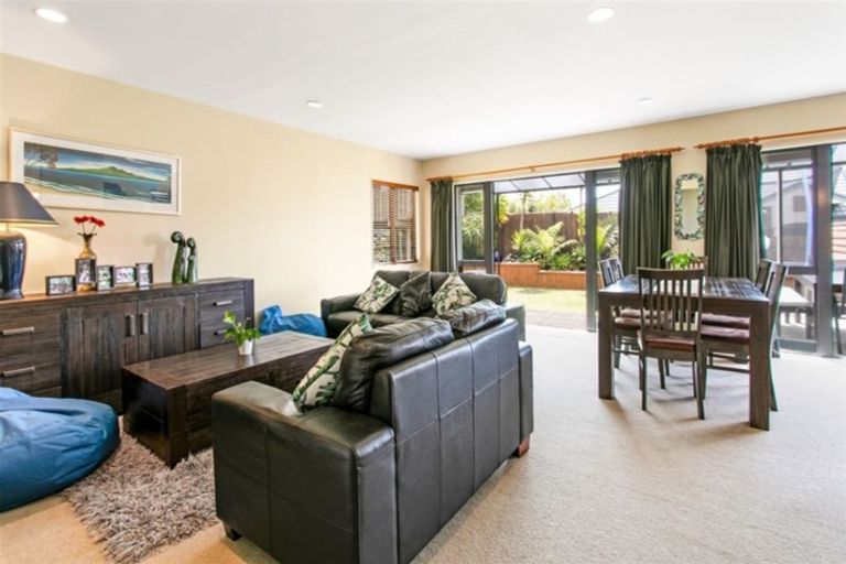 Photo of property in 44 Roy Maloney Drive, Henderson, Auckland, 0612