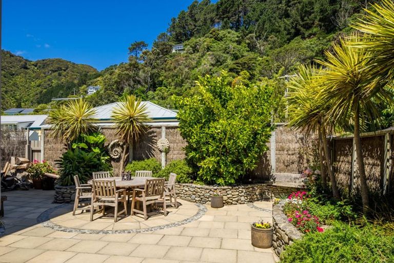 Photo of property in 107-109 Muritai Road, Eastbourne, Lower Hutt, 5013